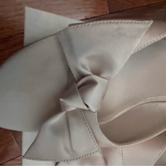 Etienne Aigner beige sandals size 10 - Picture 2 of 8